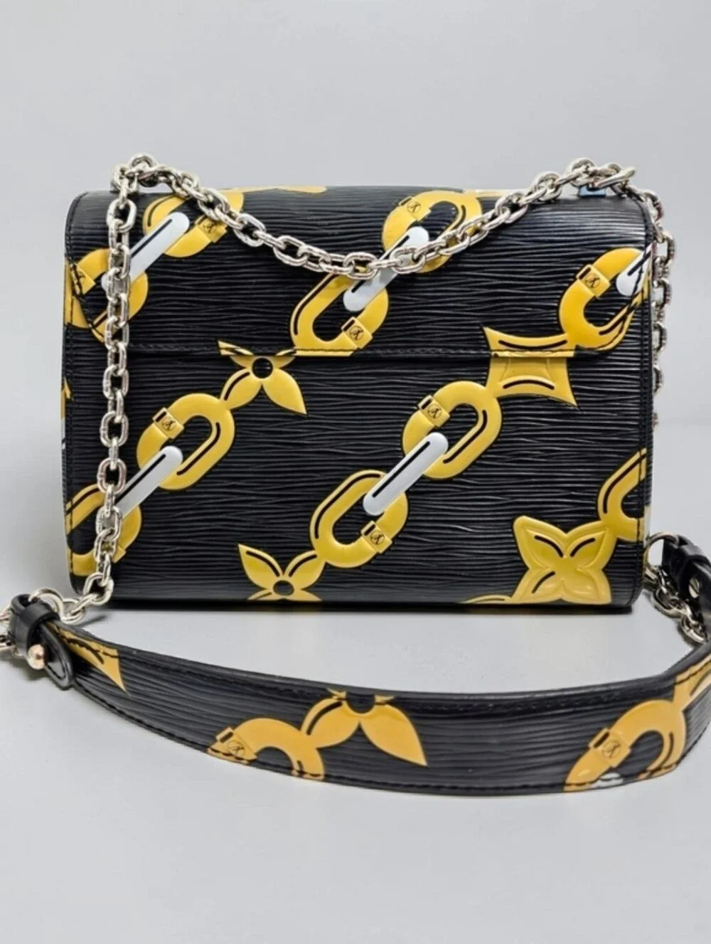 Louis Vuitton Epi Chain Flower Twist MM Black Shoulder Crossbody Bag - Picture 11 of 16
